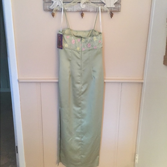 DE-LARU PROM/EVENING DRESS - Picture 2 of 4